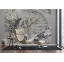 Salon avec fauteuil, table d'appoint et papier peint photo à motifs végétaux