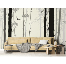 Wohnzimmer mit Sofa und Waldtapete