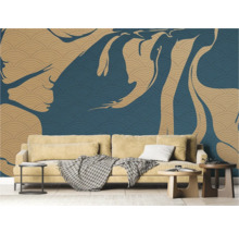 Salon avec canapé et papier peint mural à motif abstrait