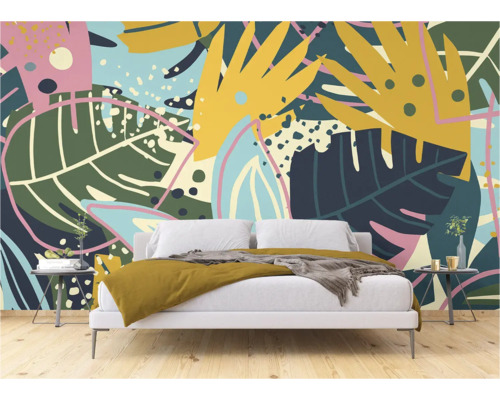 Chambre avec papier peint à motifs floraux abstraits et lit double