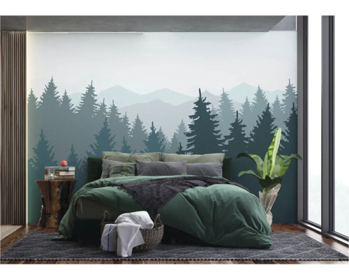 Chambre avec papier peint forêt, lit et table de chevet