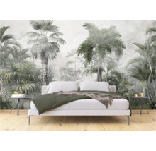 Chambre à coucher avec papier peint photo forêt vierge et lit blanc
