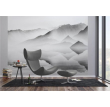 Wohnzimmer mit Fototapete Berglandschaft und modernem Sessel