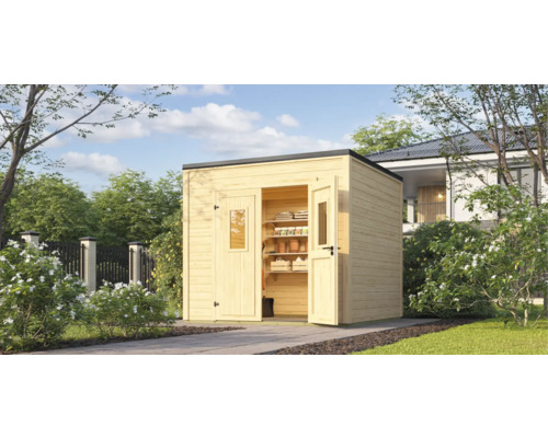 Gartenhaus aus Holz mit geöffneter Tür und Regalen im Inneren