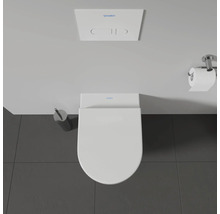 Vue de dessus de toilettes avec plaque de commande, support de papier toilette et brosse de toilette