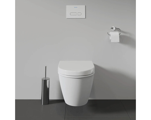 WC suspendu avec plaque de commande, porte-papier toilette et brosse de toilette