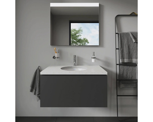 Meuble-lavabo avec miroir, robinet et porte-serviettes pour une conception de salle de bains moderne