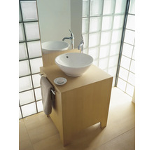 Salle de bains avec vasque à poser, meuble-lavabo, robinet, porte-serviettes et serviette