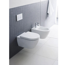 Salle de bains moderne avec WC suspendu et bidet