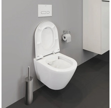 WC suspendu avec bride ouverte et brosse de toilette