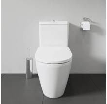 WC au sol avec brosse de toilette et support à papier