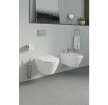 Salle de bains moderne avec WC suspendu et bidet