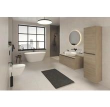 Salle de bain moderne avec baignoire îlot, meuble-lavabo avec vasque à poser, miroir éclairé et sèche-serviettes