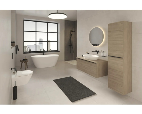 Salle de bain moderne avec baignoire îlot, meuble-lavabo avec vasque à poser, miroir éclairé et sèche-serviettes