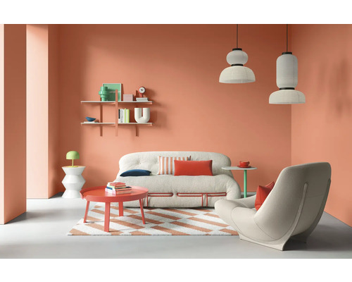 Wohnzimmer mit Sofa, Sessel, Couchtisch, Teppich und Regalen in modernem Design