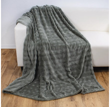 Couverture grise en molleton sur un canapé blanc