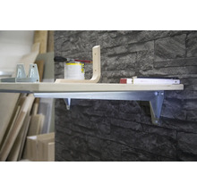 Table pliante murale avec outils et matériaux