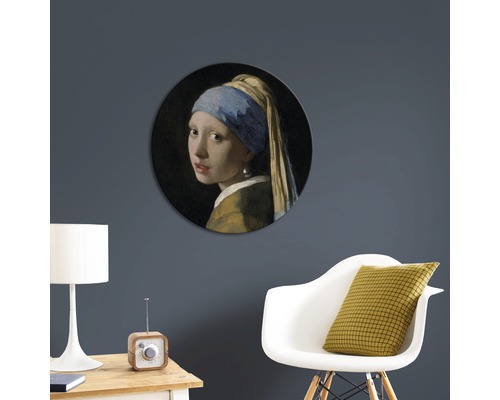 Décoration murale ronde représentant le tableau ''La Jeune Fille à la perle''.