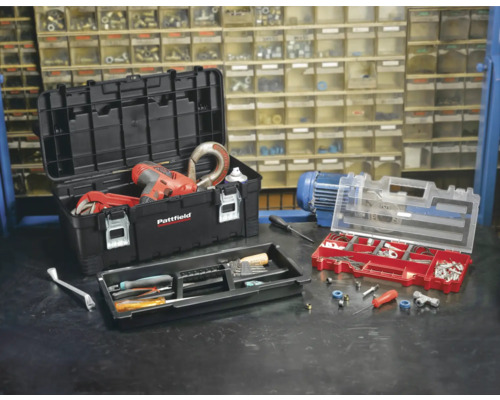 Werkzeugkoffer mit Werkzeugen und Zubehör auf einer Werkbank