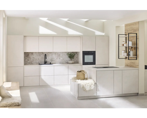 Carrelage mur et sol en grès cérame fin MADRID sable rectifié 59.5 x 120 x 1 cm Cuisine moderne avec kitchenette, îlot de cuisine et espace de rangement