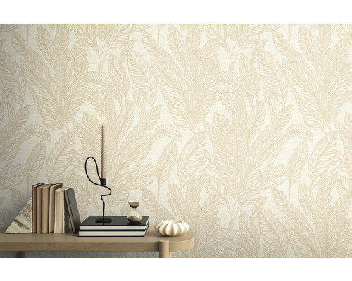 Gros plan d'un mur avec du papier peint à motif de feuilles