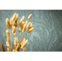 Gros plan d'un papier peint à motifs avec un dessin de feuilles