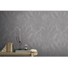 Tapete mit Blattmuster im Raum