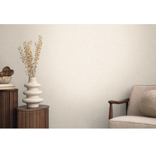 Salon avec vase et fauteuil