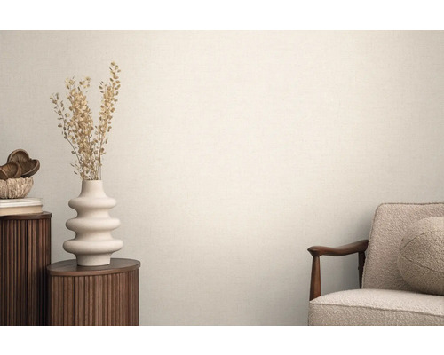 Salon avec vase et fauteuil