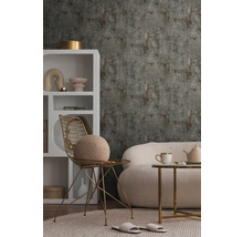 Intérieur avec papier peint, fauteuil et canapé