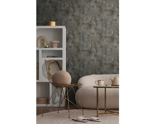 Intérieur avec papier peint, fauteuil et canapé