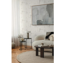 Salon avec canapé, table basse, tables d'appoint, lampe et tableau abstrait