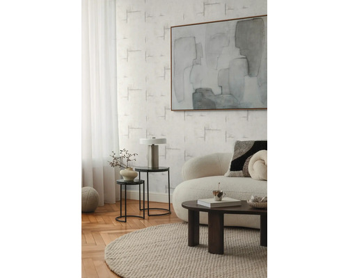 Salon avec canapé, table basse, tables d'appoint, lampe et tableau abstrait