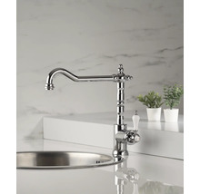 Robinet de cuisine à col de cygne sur un évier de cuisine