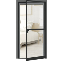 Geöffnetes Insektenschutzgitter vor einer Schlafzimmertür