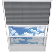 Dachfenster mit Plissee-Rollo, teilweise geöffnet