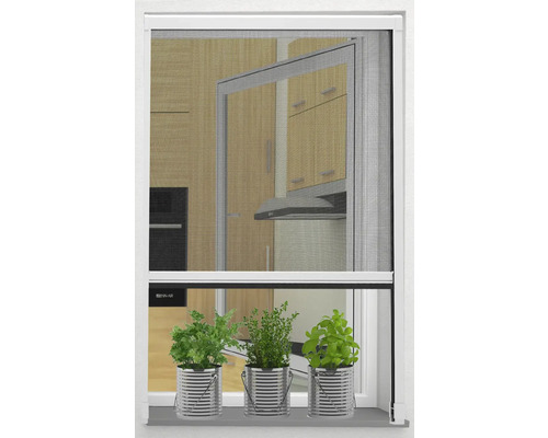 Stores anti-insectes Senn-Air devant une fenêtre avec des herbes aromatiques.