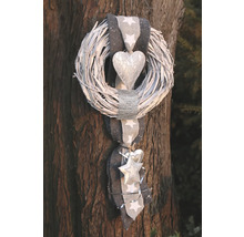Couronne décorative avec motifs de cœur et d'étoile comme décoration d'arbre