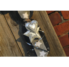 Décoration avec motifs de cœur et d'étoile sur un ruban à motif d'étoile