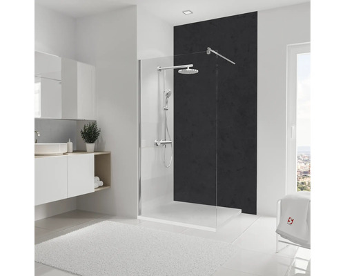 Salle de bain moderne avec paroi de douche, lavabo et serviettes