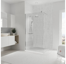 Salle de bain lumineuse avec douche à l'italienne, lavabo et miroir