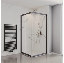 Badezimmer mit Dusche, Handtuchwärmer und Marmorwand