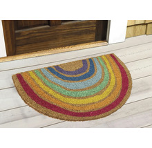 Halbkreisförmige Fußmatte mit Regenbogenstreifen vor einer Tür