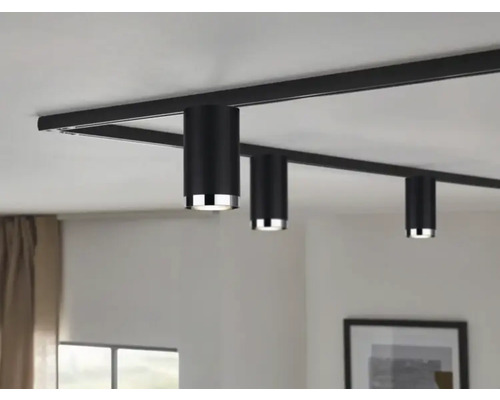Système de rail noir avec trois spots cylindriques au plafond