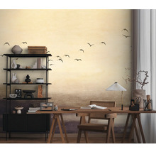 Arbeitszimmer mit Schreibtisch, Regal und Vogel Tapete