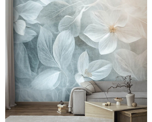 Wohnraum mit Fototapete mit Blüten- und Blättermotiv