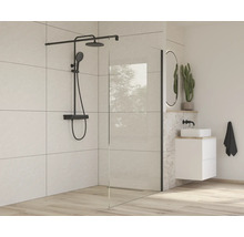 Modernes Badezimmer mit Dusche, Waschbecken und Spiegel