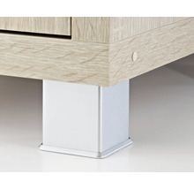 Vue détaillée d'un meuble aspect bois avec un pied argenté et angulaire.