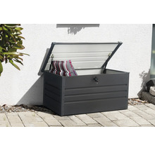 Geöffnete Gartenbox zur Aufbewahrung von Kissen und Auflagen