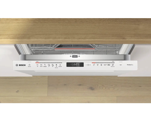 Lave-vaisselle Bosch avec intérieur ouvert et panneau de commande
